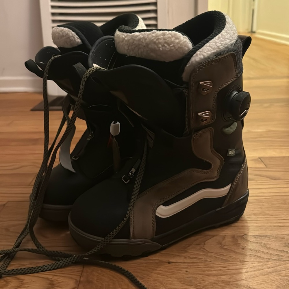 Vans Women’s Hannah Beamen Snowboard Boots